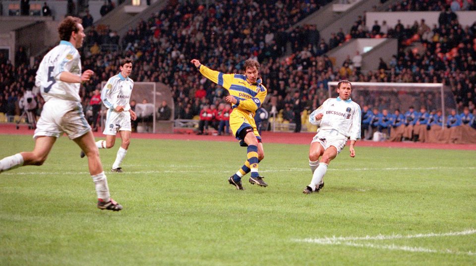 Football, 1999 UEFA Cup Final, Moscow, 12th May, 1999, Parma 3 v Marseille 0, Parma's Enrico Chiesa shoots to score their third goal (Photo by Popperfoto/Getty Images)