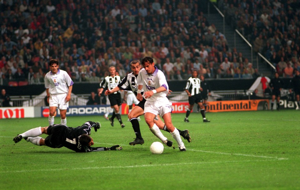 Football, UEFA Champions League Final, Amsterdam, Holland, 20th May 1998, Real Madrid 1 v Juventus 0, Real Madrid's Predrag Mijatovic rounds Juventus goalkeeper Angelo Peruzzi to score the winning goal (Photo by Popperfoto/Getty Images)