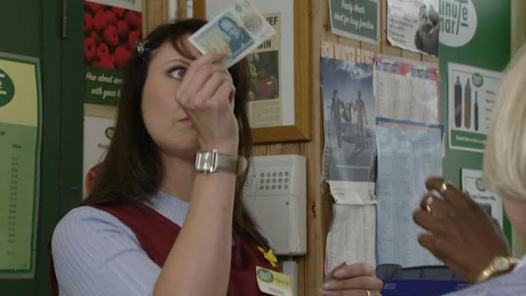  Honey asked if the dodgy looking five pound note was Scottish... and viewers were not impressed