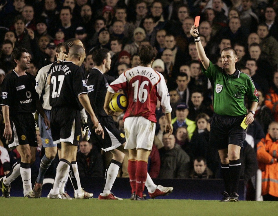 PHOTOGRAPH BY MARC ASPLAND. THE TIMES. 1.2.05. BARCLAYS PREMIERSHIP. ARSENAL (2) VS (4) MANCHESTER UNITED. HIGHBURY. GRAHAM POLL SENDS OFF MIKAEL SILVESTRE