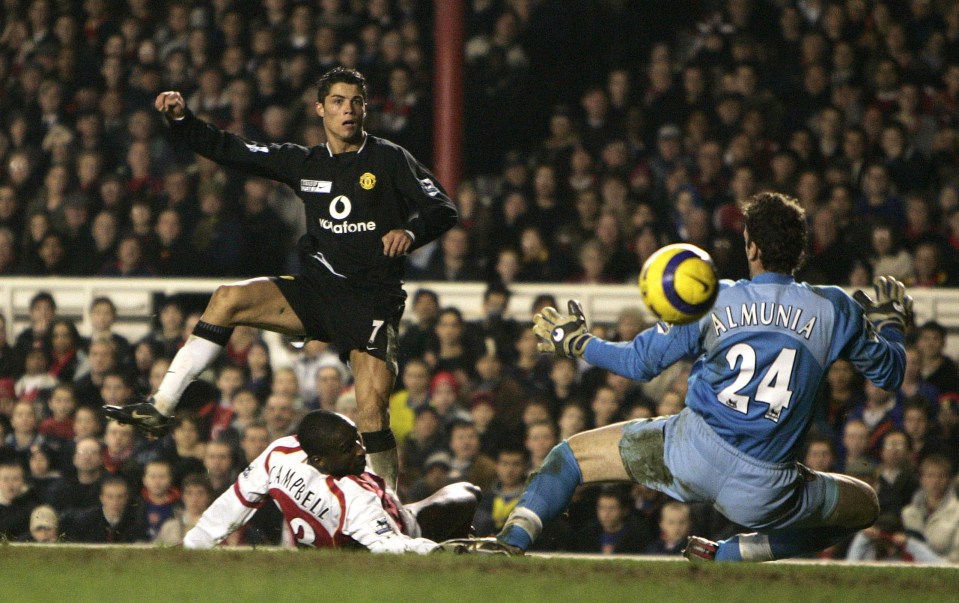 ARSENAL (2) - (4) MANCHESTER UNITED. PHOTOGRAPH BY MARC ASPLAND. THE TIMES. 1.2.05. BARCLAYS PREMIERSHIP. ARSENAL VS MANCHESTER UNITED. HIGHBURY. Ronaldo scores utd's second