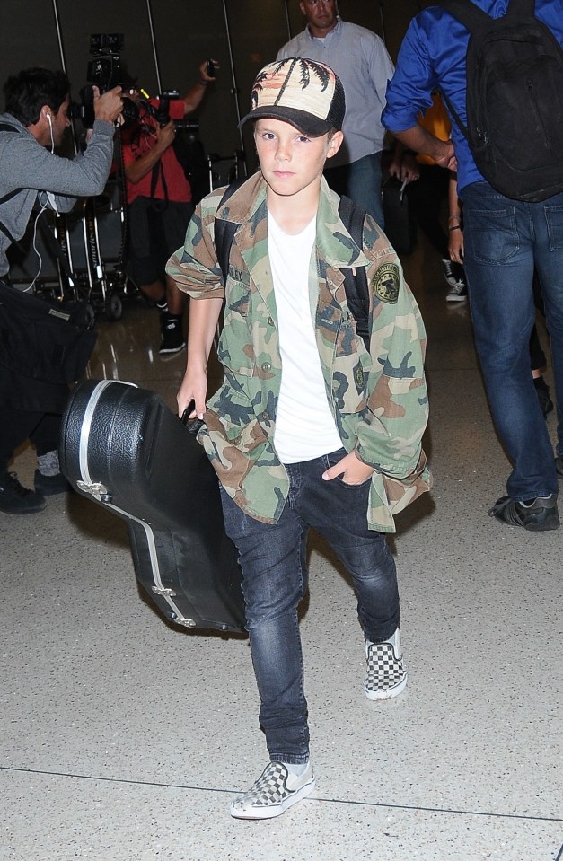  Cruz Beckham takes his first steps toward musical stardom by learning the guitar