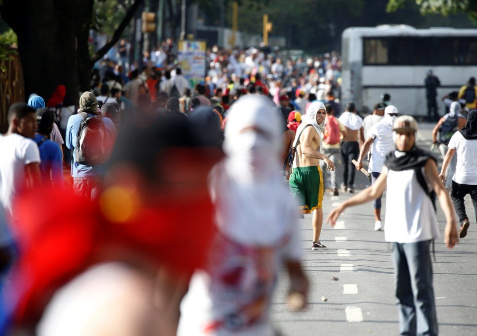  Cops clashed with the public on the streets in a series of violent scuffles as protesters streamed into the capital from the Amazon jungle and the western Andes