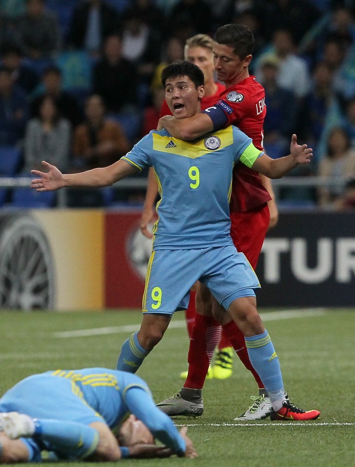  Robert Lewandowski later elbowed a defender before grabbing Kazakhstan's Bauyrzhan Islamkhan in a headlock