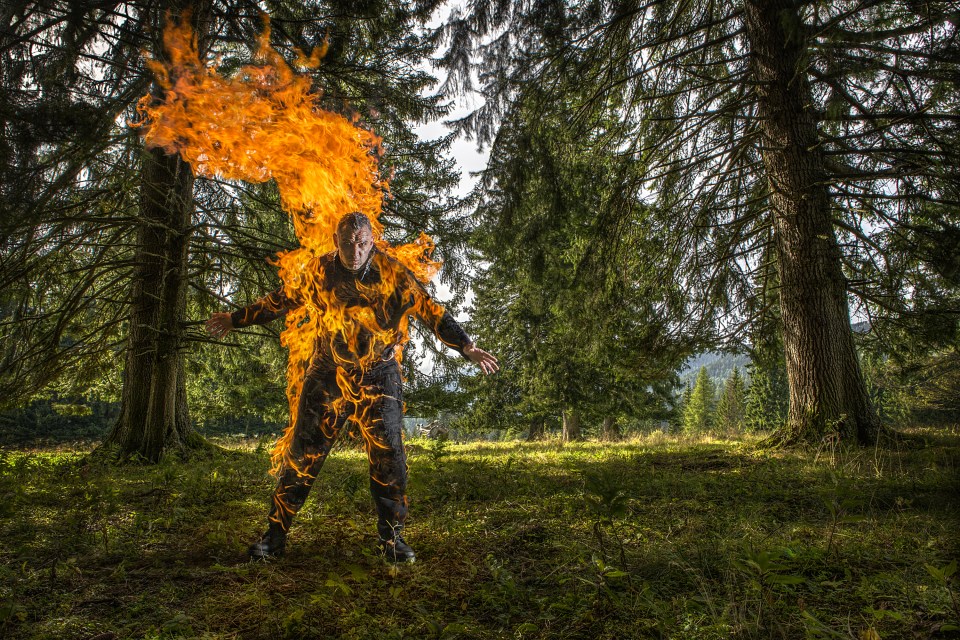  The incredible stunt-man let flames engulf him without oxygen for 5 minutes and 41 seconds, beating the previous record by 16 seconds