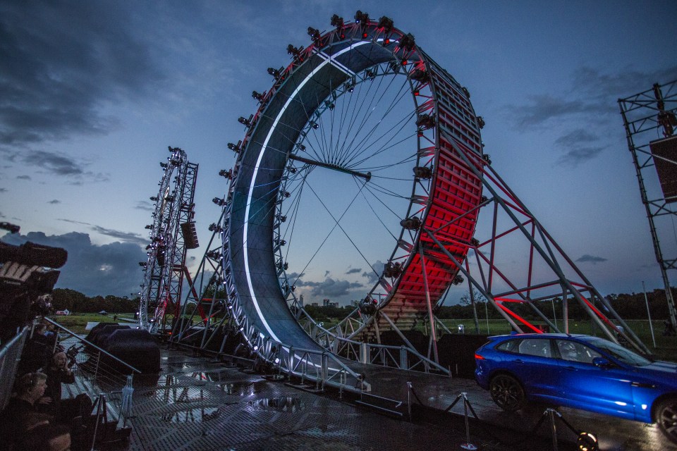  The daredevil pulled off the amazing stunt in Frankfurt, Germany