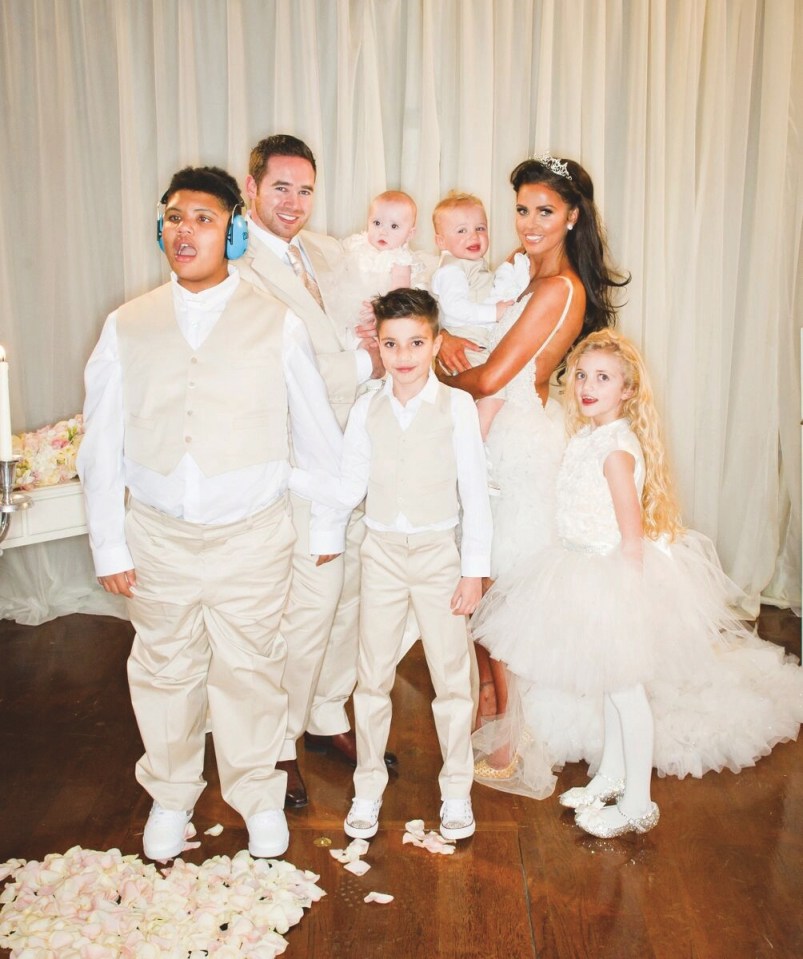  My beautiful family ... Harvey, Kieran, Bunny, Junior, Jett and Princess Tiaamii