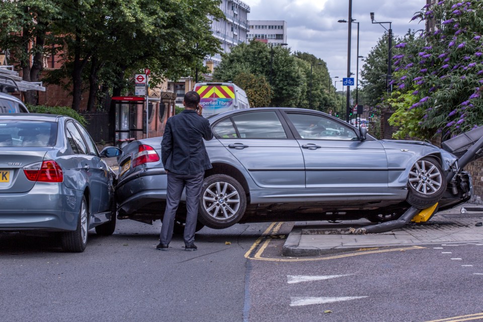  Insurance giant Aviva has called on legal firms to stop profiteering at drivers' expense, while the government plans to replace cash payouts for injury with physical treatment in order to help drive insurance prices down