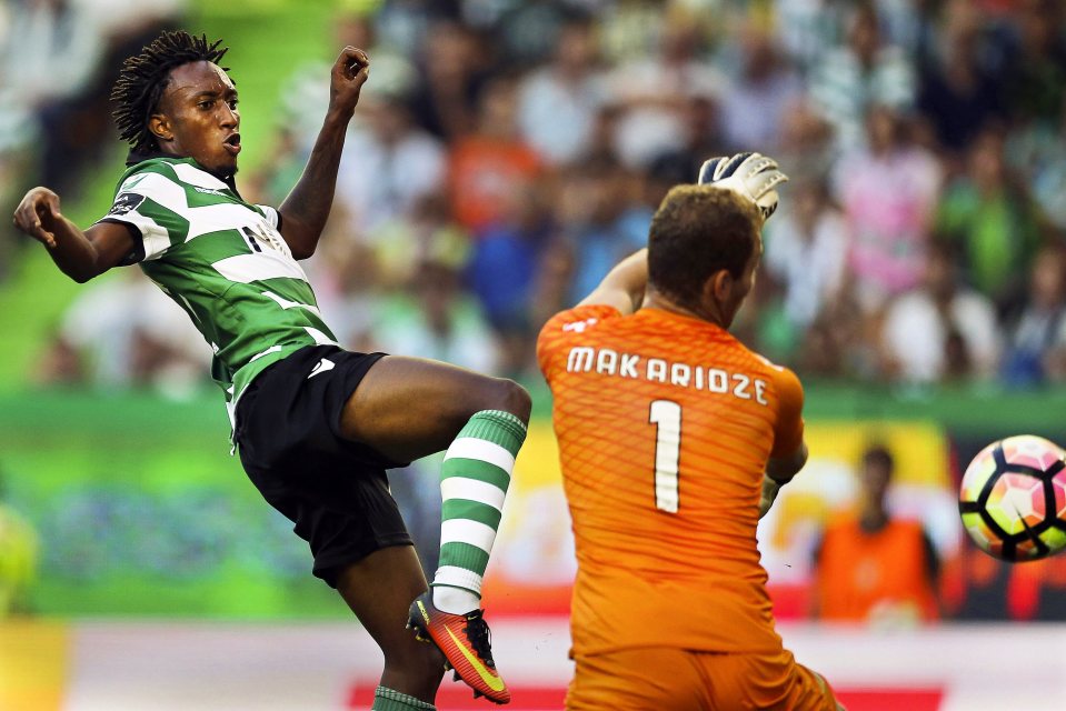 epa05533810 Sporting's Gelson Martins (L) scores the 1-0 lead against Moreirense's goalkeeper Giorgi Makaridze (R) during the Portuguese First League soccer match between Sporting Lisbon and Moreirense FC at Alvalade Stadium in Lisbon, Portugal, 10 September 2016. EPA/MARIO CRUZ