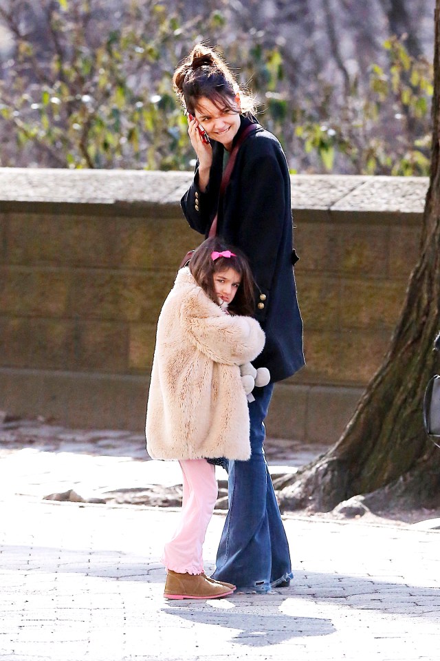  Suri Cruise was clearly unhappy about her trip to the Metropolitan Museum of Art in New York City