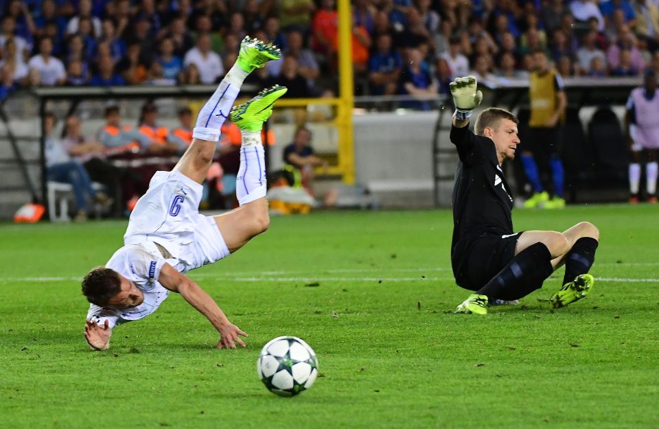 The wrist strength of Vardy was tested at time tonight when he fell over a challenge onto his hands