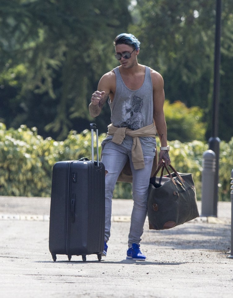 Bear was a gent and carried the luggage as they left the hotel