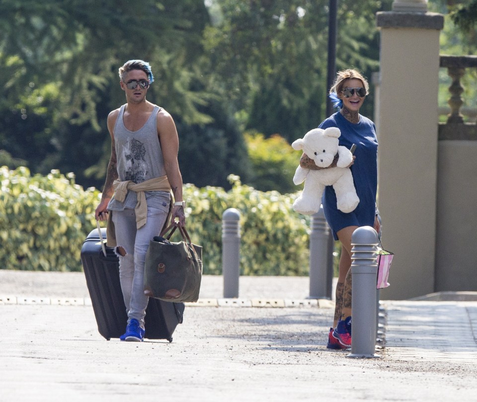 Jemma carried a Victoria's Secret bag and her bear as Bear took care of their luggage