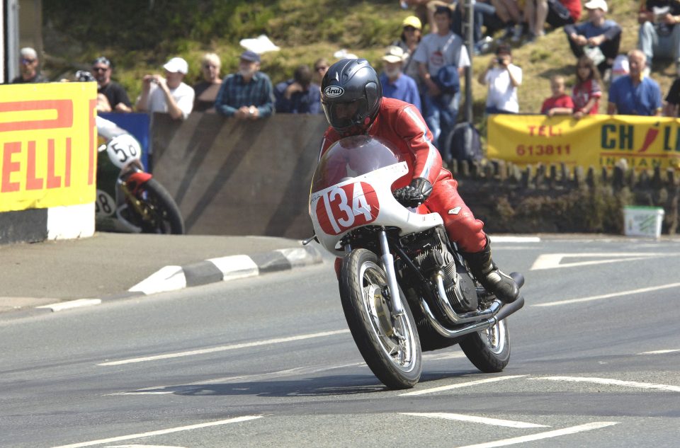  Petrolhead Robert White riding his Gilera 500cc Grand Prix Racing Motorcycle recreation at the 2006 Southern 100