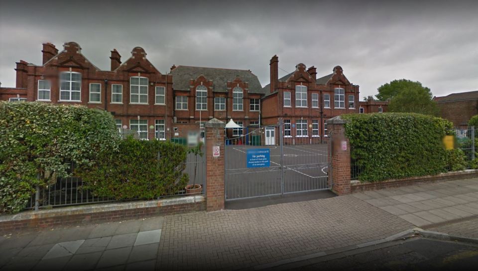  Parents at Lyndhurst Junior School were sent a warning text message to be vigilant