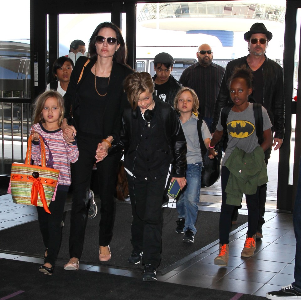 Pax Jolie-Pitt, Vivienne Jolie-Pitt, Angelina Jolie, Shiloh Jolie-Pitt, Maddox Jolie-Pitt, Knox Jolie-Pitt, Zahara Jolie-Pitt, Brad Pitt June 06, 2015 Couple Brad Pitt and Angelina departing on a flight