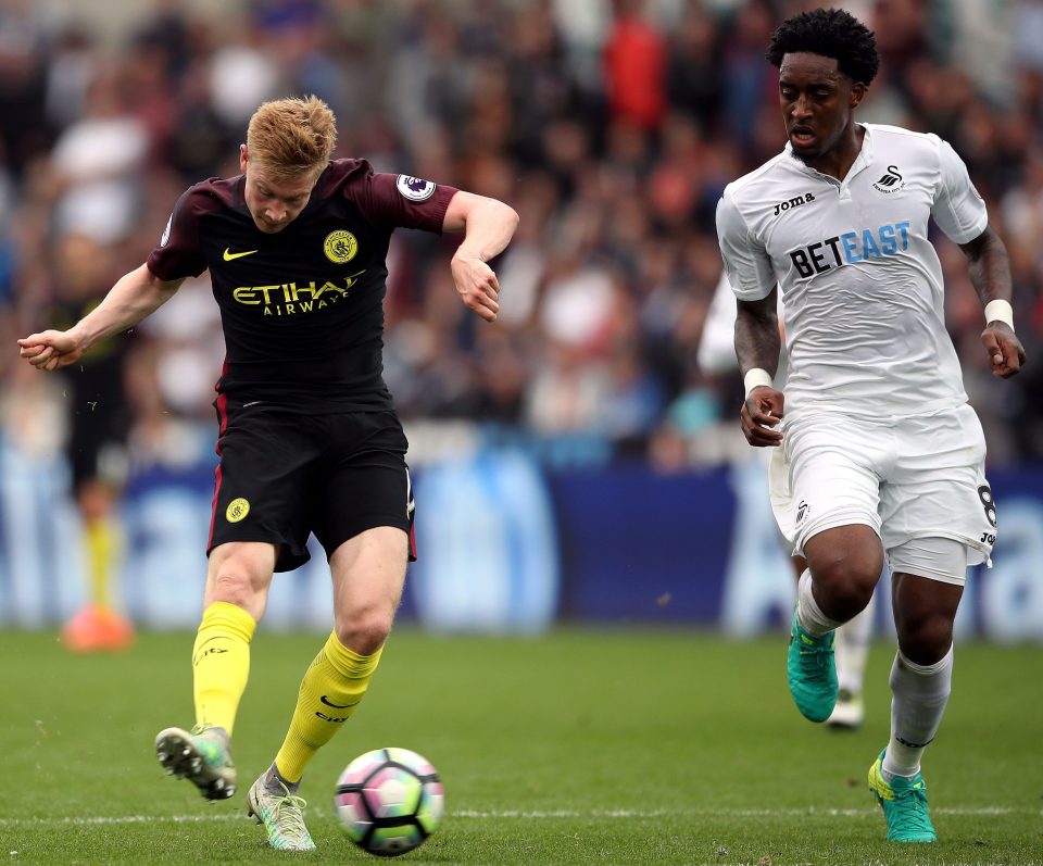 Kevin De Bruyne misses a chance