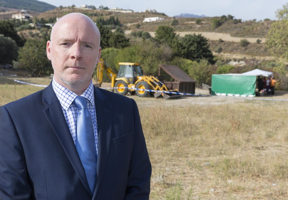  Senior investigating officer Detective Inspector Jon Cousins, from South Yorkshire Police, said the 19-strong team expected to find "hundreds" of bones