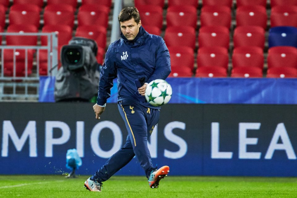  Mauricio Pochettino was an Argentina international and dedicates his career to Bielsa