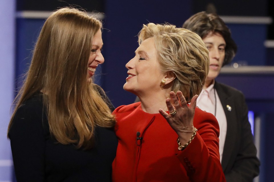  Hillary Clinton joked with her daughter Chelsea Clinton after the presidential debate