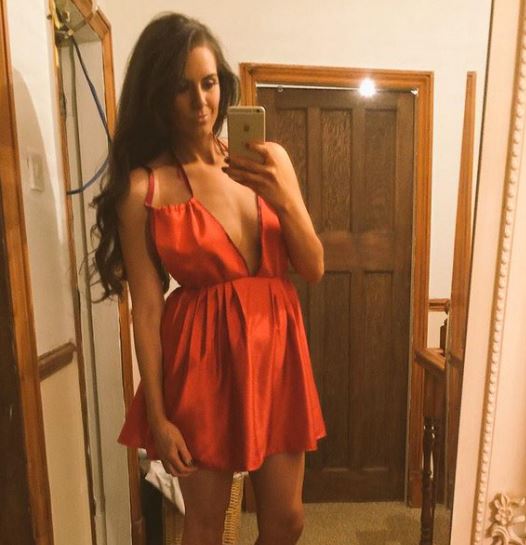  Jessica poses in a sexy red dress for Twitter snap