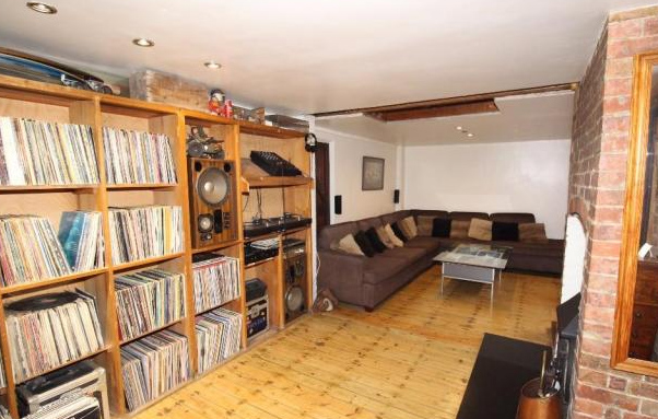  A lovely wooden floor and neutral decor