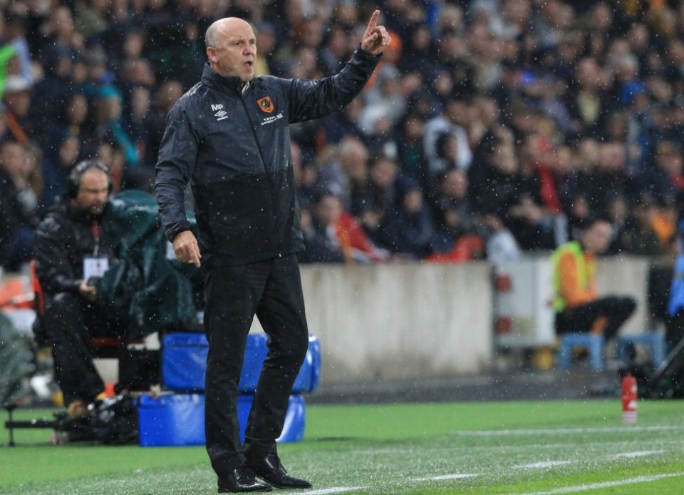 Hull City's caretaker manager Mike Phelan gestures from the touchline during the English Premier League football match between Hull City and Manchester United at the KCOM Stadium in Kingston upon Hull, north east England on August 27, 2016. Manchester united won the game 1-0. / AFP PHOTO / Lindsey PARNABY / RESTRICTED TO EDITORIAL USE. No use with unauthorized audio, video, data, fixture lists, club/league logos or 'live' services. Online in-match use limited to 75 images, no video emulation. No use in betting, games or single club/league/player publications. / LINDSEY PARNABY/AFP/Getty Images