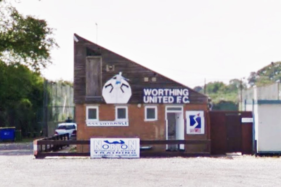  The FA Vase trie between Worthing United and Peacehaven at the Robert Alton Memorial Ground was abandoned on Sdaturday when a supporter punched a player in the face