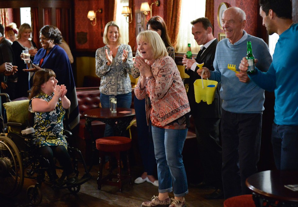 Claudette and the market traders arrange a goodbye party for Pam and Les