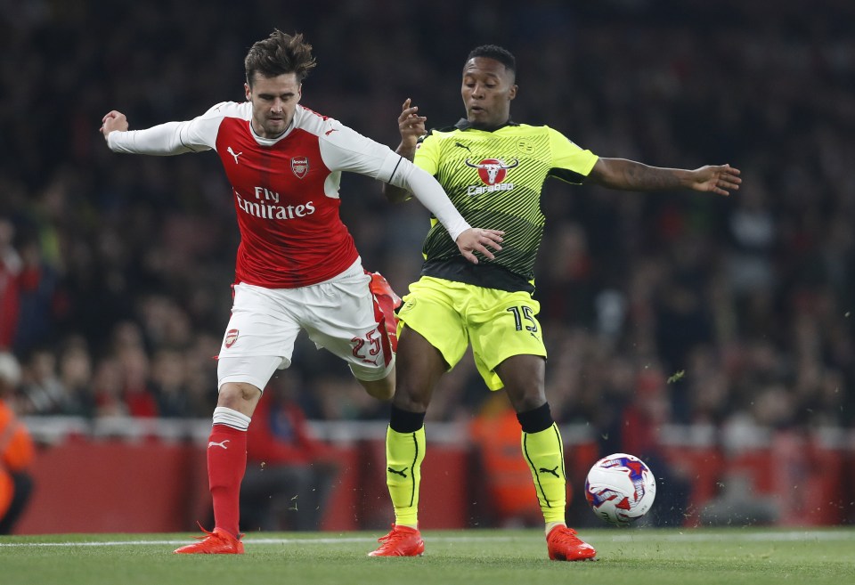 Arsenal's Carl Jenkinson, left, vies for the ball with Reading's Callum Harriott during the English League Cup soccer match between Arsenal and Reading at Emirates stadium in London, Tuesday, Oct. 25, 2016. (AP Photo/Kirsty Wigglesworth)