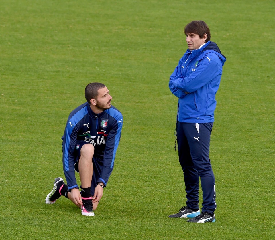 FLORENCE, ITALY - MARCH 21: Head Coach Antonio Conte (R) and Leonardo Bonucci chat during the Italy training session at the club's training ground at Coverciano on March 21, 2016 in Florence, Italy. (Photo by Claudio Villa/Getty Images)