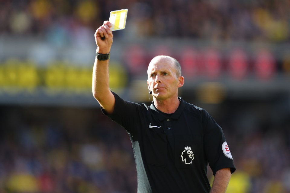 Mike Dean made more controversial decisions this weekend