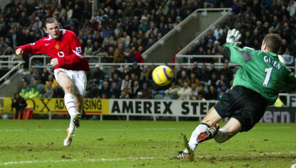 NEWCASTLE UNITED (1) V MANCHESTER UNITED (3). 14/11/2004 ROONEY SCORES UNITED'S 3RD GOAL.