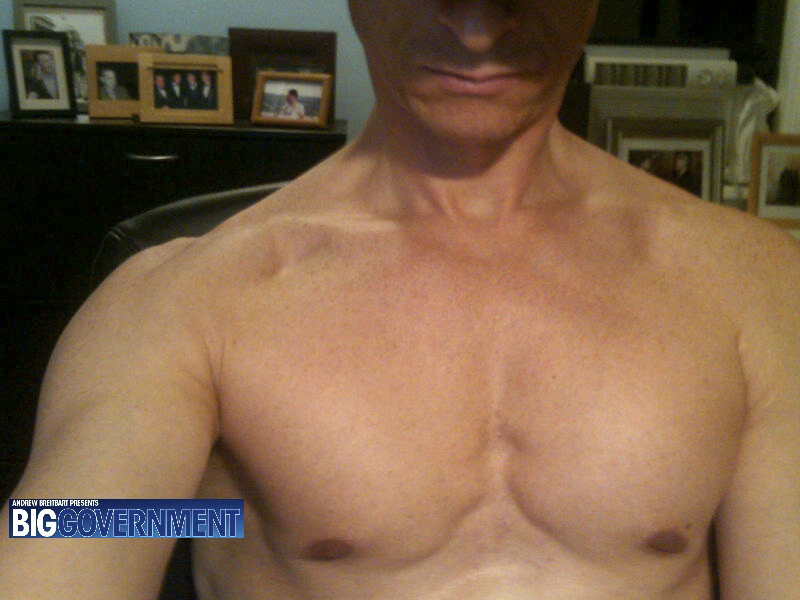  This shirtless pic of Anthony Weiner was sent to a woman