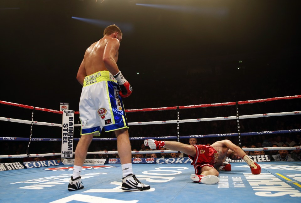 Saunders won his world title with a points success against Andy Lee, that included knocking the Irishman to the floor twice