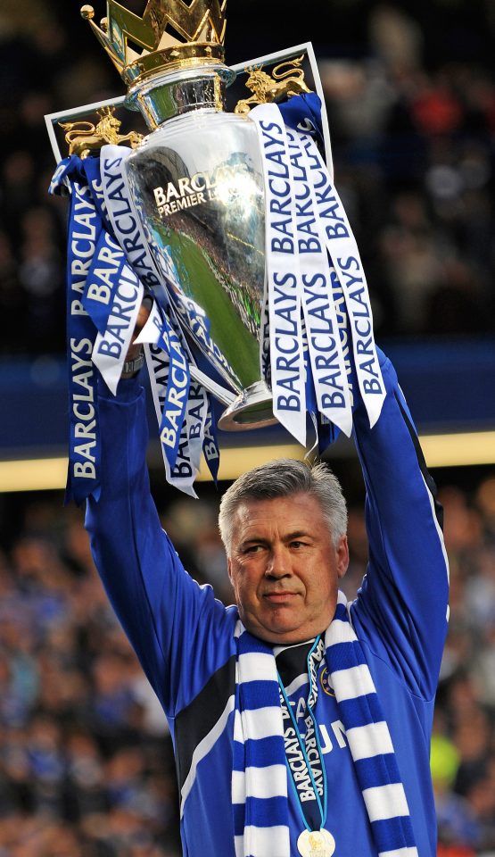 Ancelotti shows off the Premier League trophy won with Chelsea in 2010