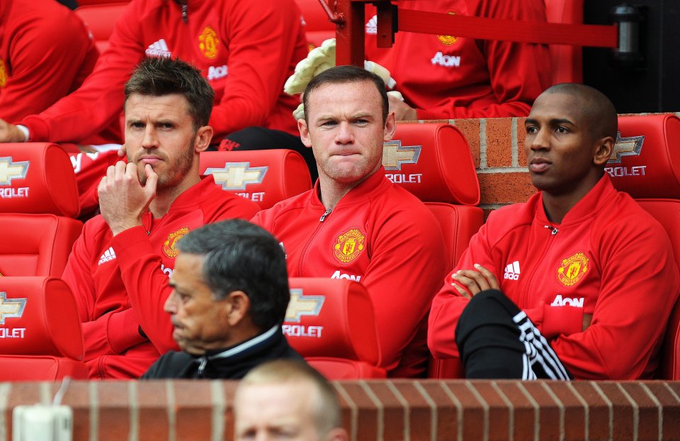 epa05554219 Manchester United's Wayne Rooney (C) is flanked by Michael Carrick (L) and Ashley Young (R) on the bench before the English Premier League soccer match between Manchester United and Leicester City at the Old Trafford in Manchester, Britain, 24 September 2016. EPA/PETER POWELL EDITORIAL USE ONLY. No use with unauthorized audio, video, data, fixture lists, club/league logos or 'live' services. Online in-match use limited to 75 images, no video emulation. No use in betting, games or single club/league/player publications.