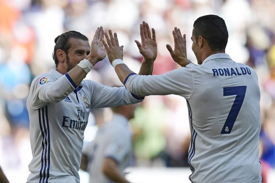  Gareth Bale is insisting on earning the same amount as Cristiano Ronaldo