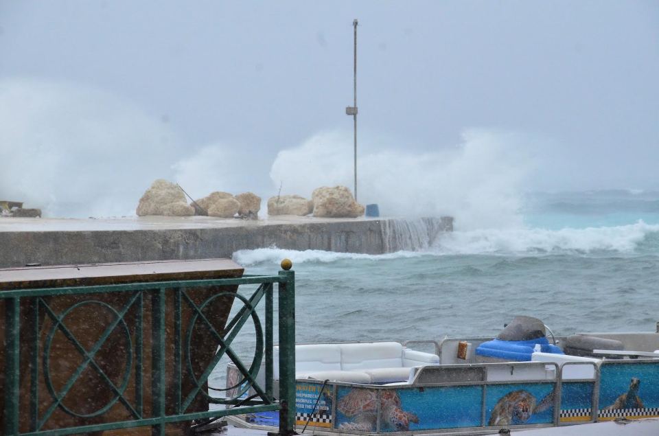  Destruction ... Hurricane will land in Cuba tonight, where 1,000 Brits are stranded