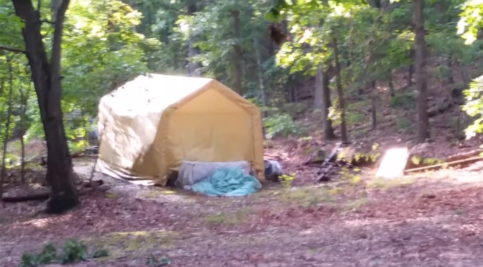  He found a large tent in the deserted camp