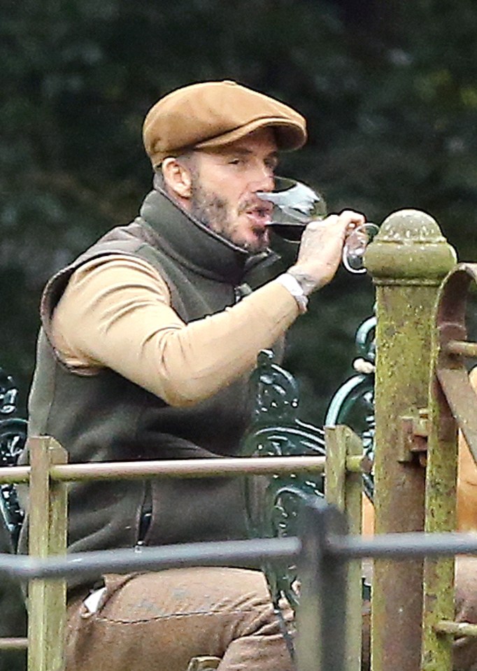 **OFFICE TO ADVISE CAPTION **HOLD FOR DANNY**FAMEFLYNET - Exclusive: David Beckham And Guy Ritchie Spend The Day Shooting In Wiltshire