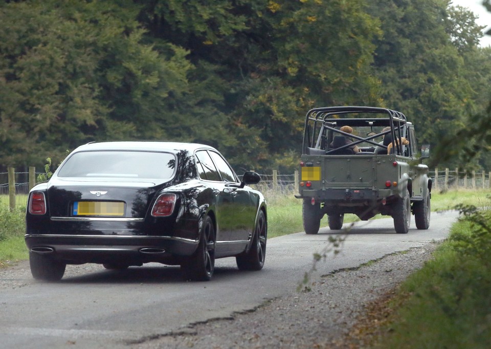 **OFFICE TO ADVISE CAPTION **HOLD FOR DANNY**FAMEFLYNET - Exclusive: David Beckham And Guy Ritchie Spend The Day Shooting In Wiltshire