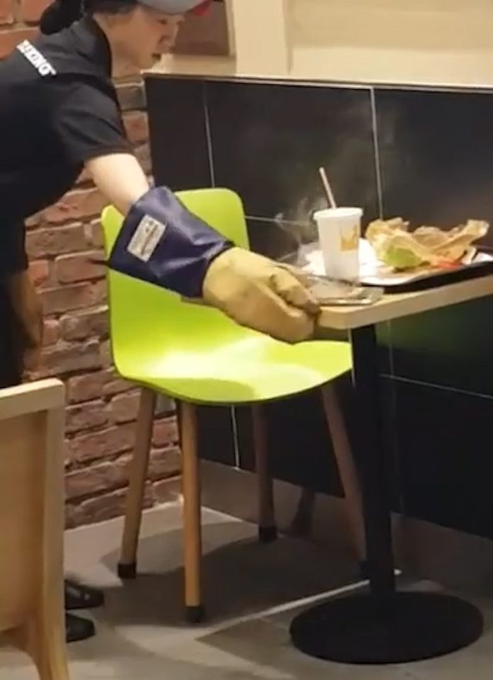 The replacement handset caught ablaze in a branch of Burger King in South Korea