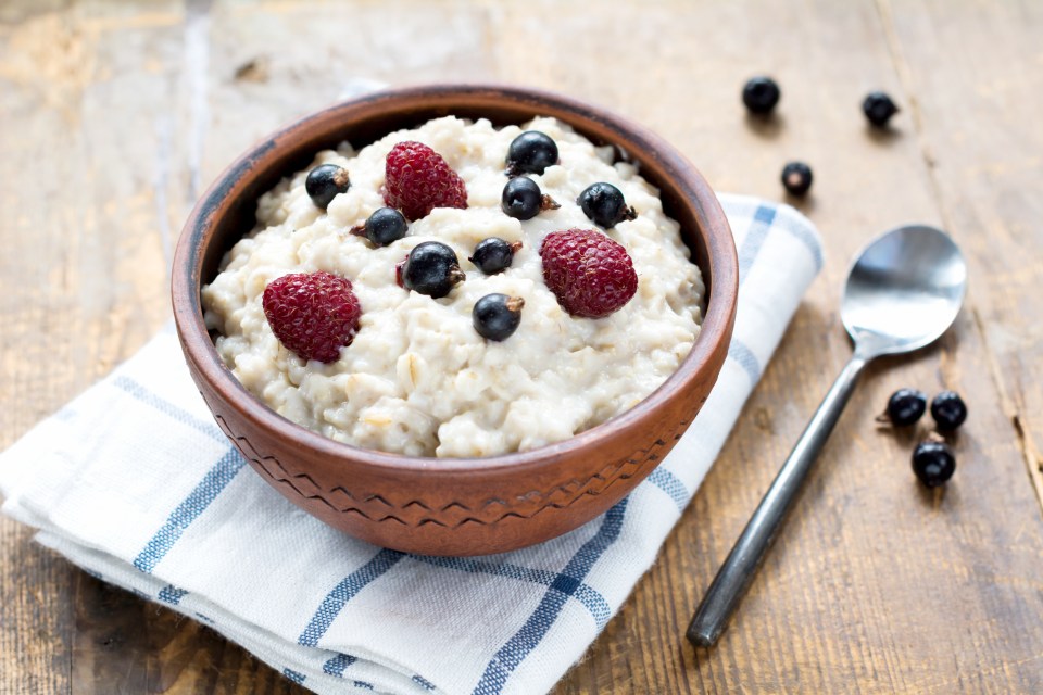 Oatmeal porridge with berries in bowl