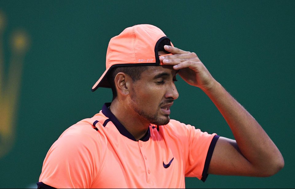  Nick Kyrgios gave up on his way to a defeat at the Shanghai Open