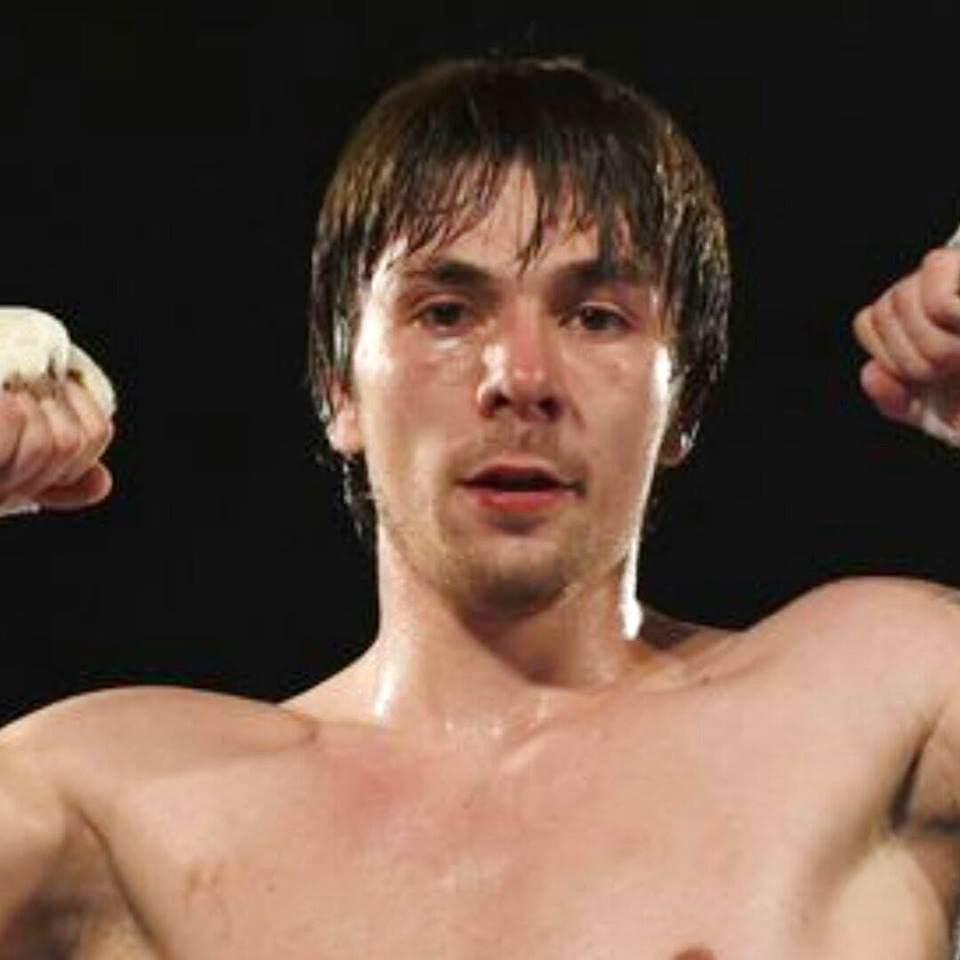  Mike Towell died after the bout on September 29