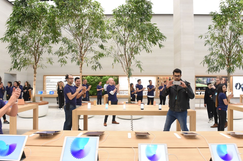  For the first time in an Apple shop, some goods will be untethered so shoppers can walk around carrying them