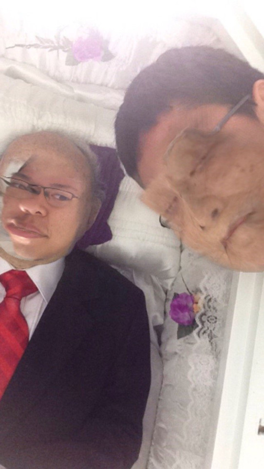  One funeral-goer did a FACE SWAP with the deceased, making for a truly horrific snap