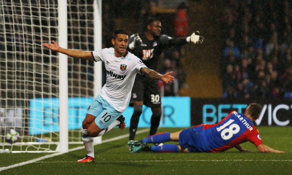 Manuel Lanzini puts the Hammers ahead 