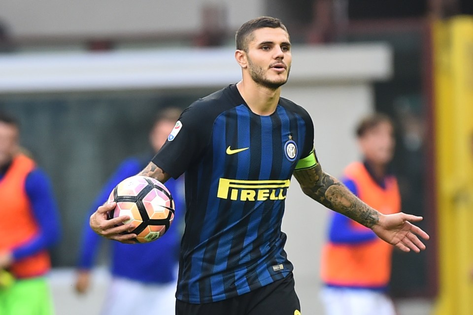 Inter Milan's forward from Argentina Mauro Icardi reacts after Cagliari's forward of Italy Federico Melchiorri (not pictured) scored a goal during the Italian Serie A football match Inter Milan vs Cagliari at "San Siro" Stadium in Milan on October 16, 2016. / AFP PHOTO / GIUSEPPE CACACEGIUSEPPE CACACE/AFP/Getty Images